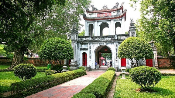 HANOI HISTORICAL SITES HALF