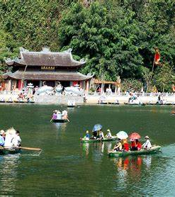 Perfume Pagoda (Chua Huong)