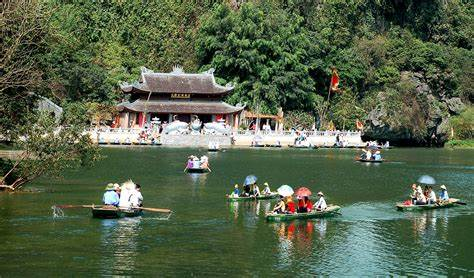 Perfume Pagoda (Chua Huong)